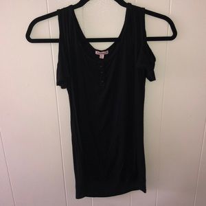 Short Sleeve/ 3 Buttons